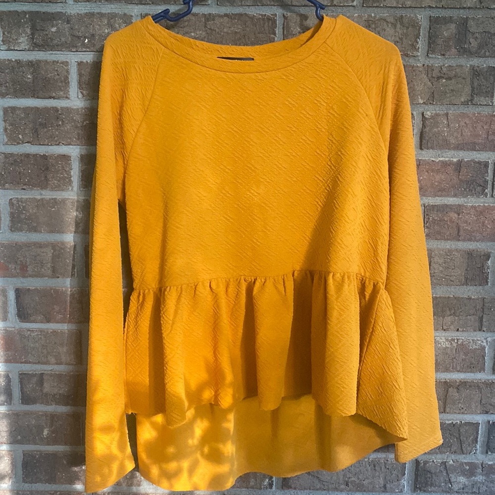 Super cute fall mustard yellow shirt by shein size medium